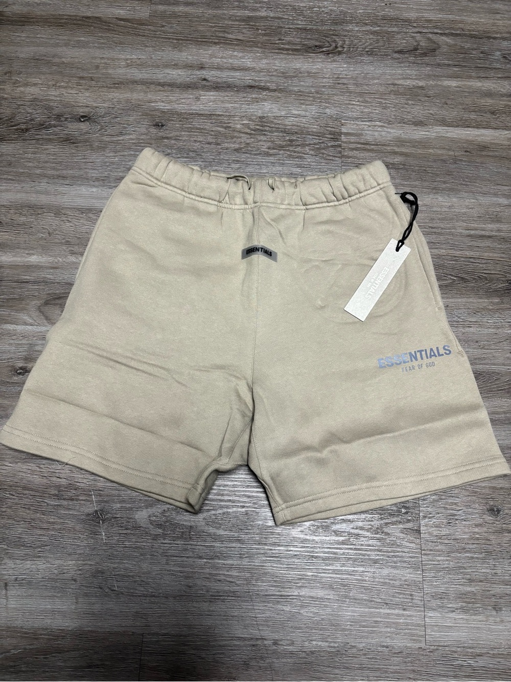 Fw20 fear of god essentials Olive short